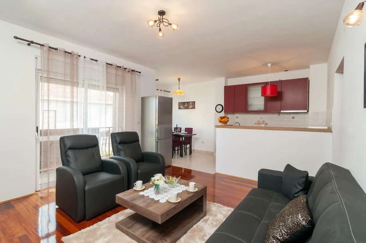 Yole Apartman Kastela 0*,  Croatia