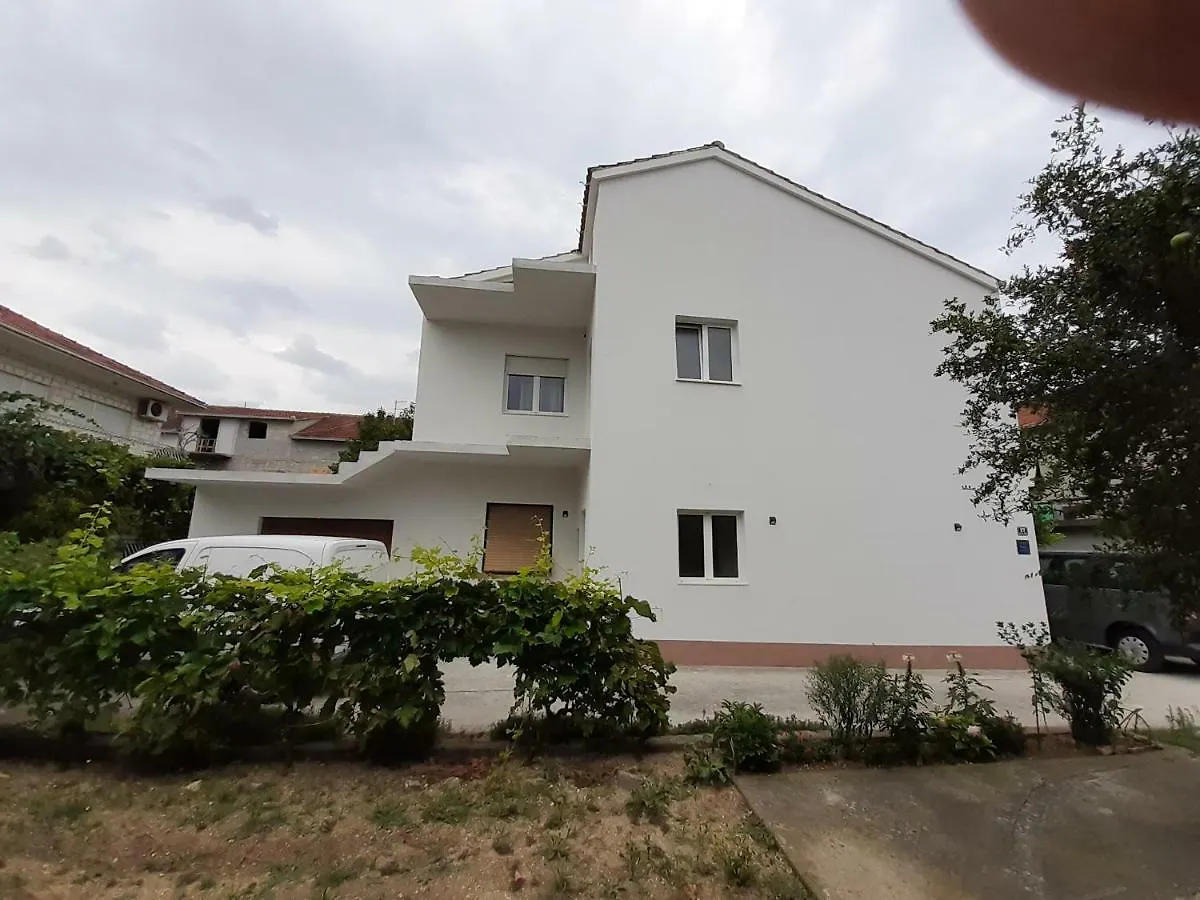 Yole Apartman Kastela