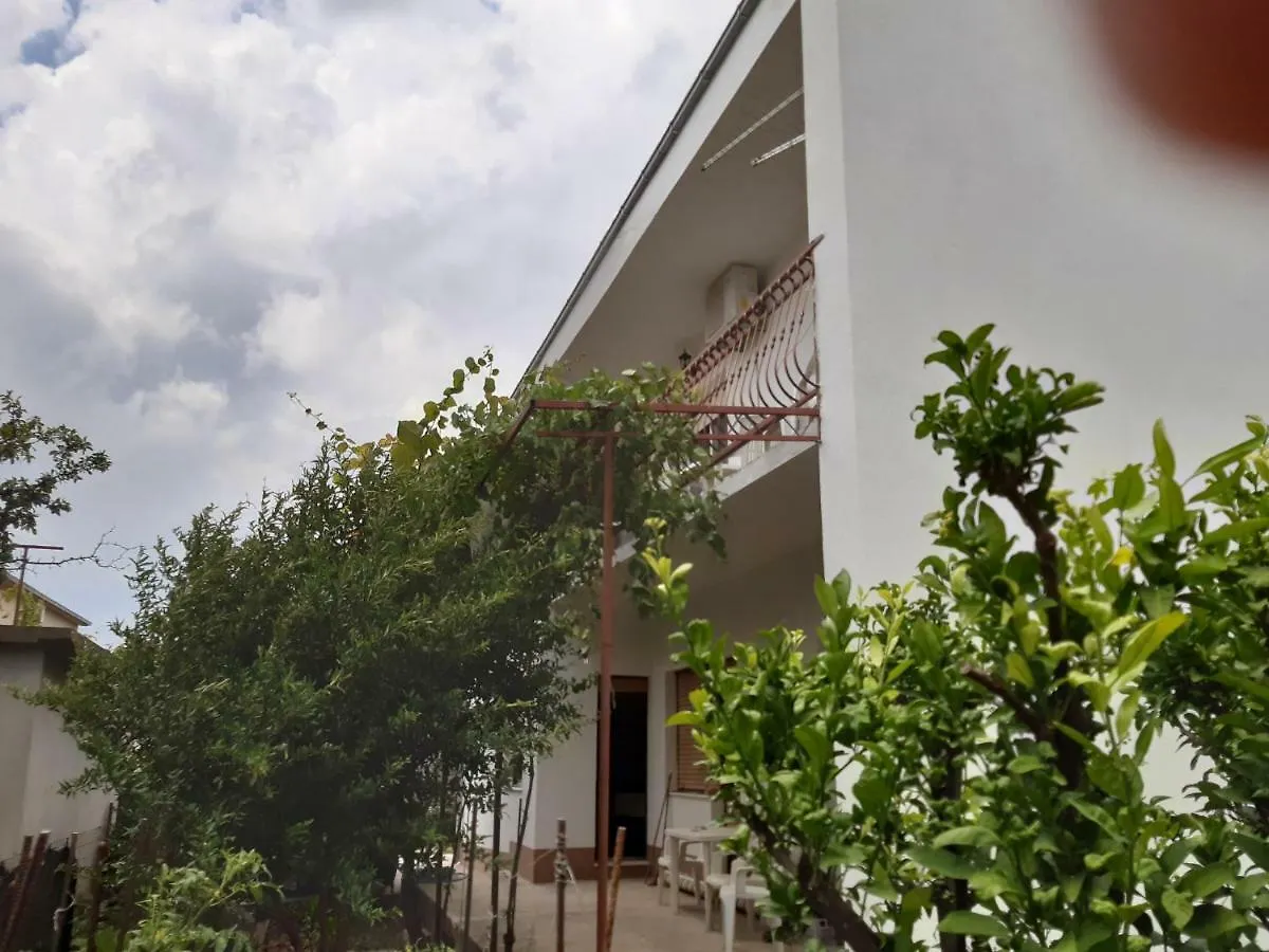 Yole Apartman Kastela 0*,