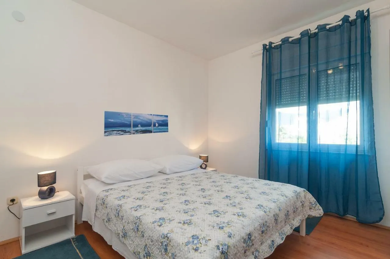 Yole Apartman Kastela